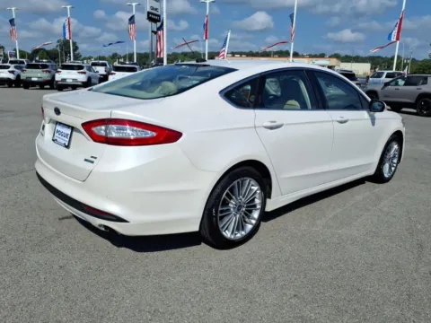 Photos of 2015 Ford Fusion SE for sale in Powderly, KY at Pogue Chevrolet, INC.