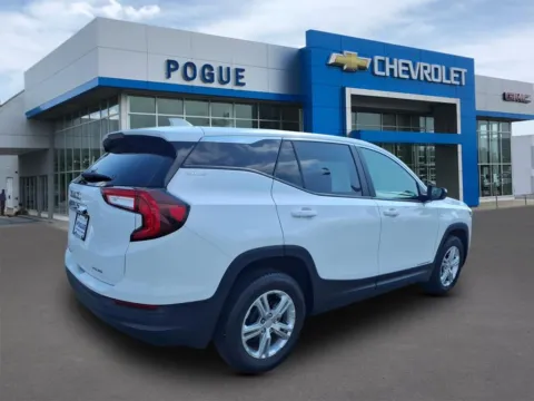 Photos of 2024 GMC Terrain SLE for sale in Powderly, KY at Pogue Chevrolet, INC.