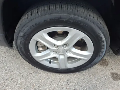 More photos of 2024 Jeep Compass Sport at Pogue Chevrolet, INC., KY