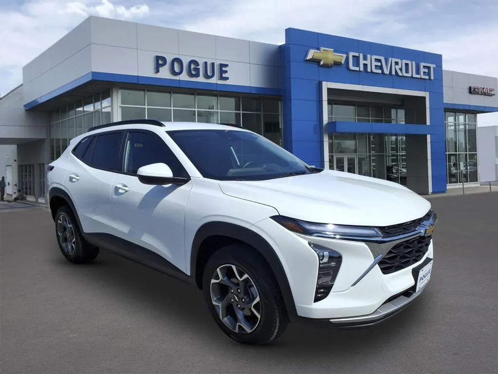 White 2025 Chevrolet Trax LT for sale in Powderly, KY