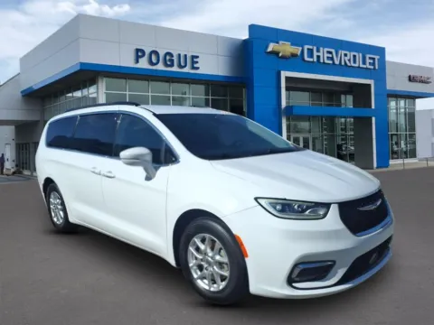 White 2022 Chrysler Pacifica Touring L for sale in Powderly, KY