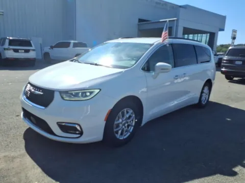 More photos of 2022 Chrysler Pacifica Touring L at Pogue Chevrolet, INC., KY