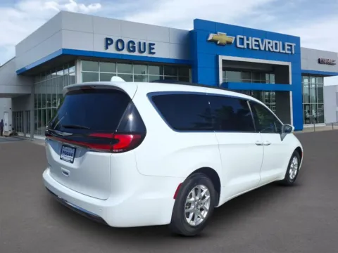Photos of 2022 Chrysler Pacifica Touring L for sale in Powderly, KY at Pogue Chevrolet, INC.