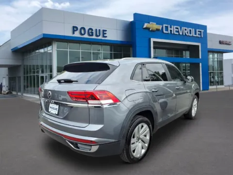 Photos of 2022 Volkswagen Atlas Cross Sport 2.0T SE w/Technology for sale in Powderly, KY at Pogue Chevrolet, INC.