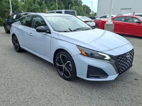 White 2025 Nissan Altima 2.5 SR for sale in Powderly, KY