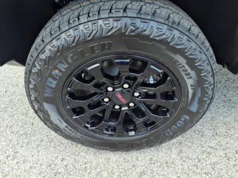 More photos of 2026 GMC Canyon 2WD Elevation at Pogue Chevrolet, INC., KY