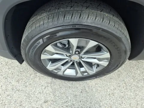 More photos of 2027 Chevrolet Equinox FWD LT at Pogue Chevrolet, INC., KY
