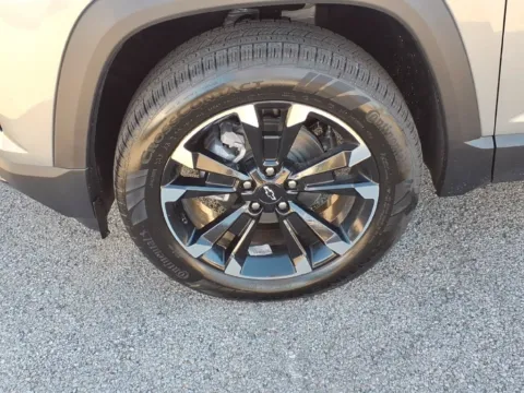 More photos of 2027 Chevrolet Equinox FWD RS at Pogue Chevrolet, INC., KY