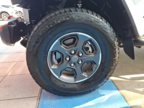 More photos of 2022 Jeep Gladiator Rubicon at Pogue Chevrolet, INC., KY
