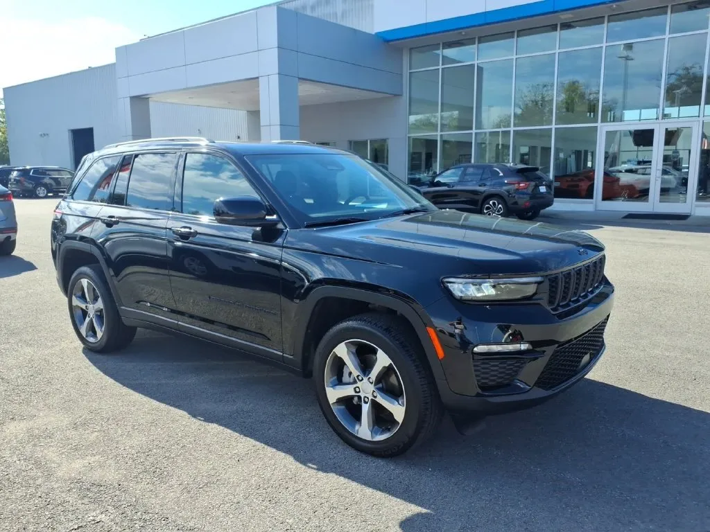 Black 2025 Jeep Grand Cherokee Limited for sale in Powderly, KY