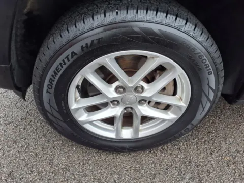 More photos of 2023 Jeep Grand Cherokee L Laredo at Pogue Chevrolet, INC., KY
