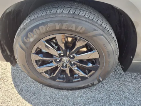 More photos of 2024 Mazda CX-50 2.5 S Preferred Package at Pogue Chevrolet, INC., KY