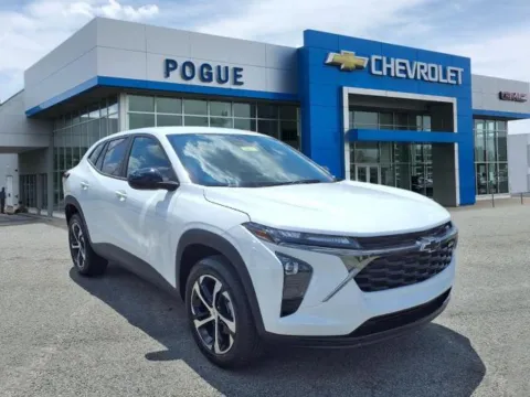 White 2025 Chevrolet Trax 1RS for sale in Powderly, KY