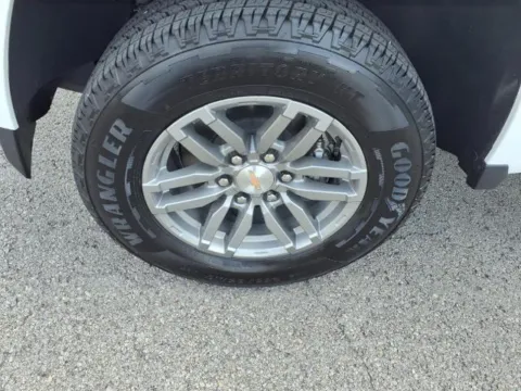 More photos of 2025 Chevrolet Colorado WT/LT at Pogue Chevrolet, INC., KY