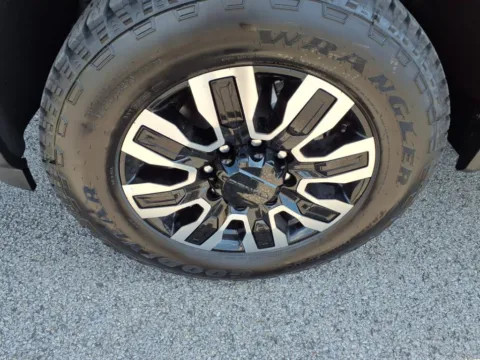 More photos of 2025 GMC Sierra 2500 HD Denali Ultimate at Pogue Chevrolet, INC., KY