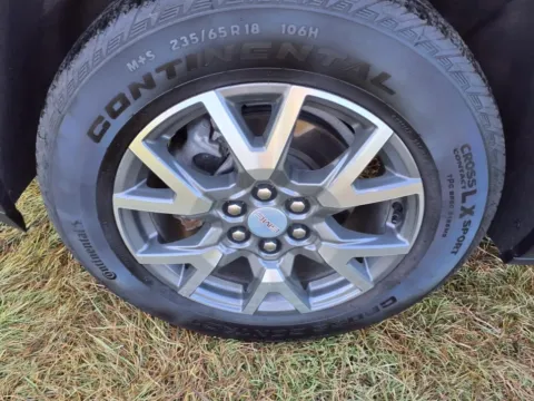 More photos of 2023 GMC Acadia SLE at Pogue Chevrolet, INC., KY