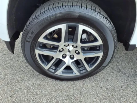More photos of 2024 Chevrolet Colorado Z71 at Pogue Chevrolet, INC., KY