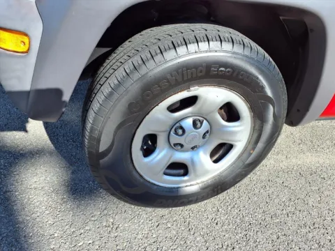 More photos of 2004 Jeep Liberty Sport at Pogue Chevrolet, INC., KY
