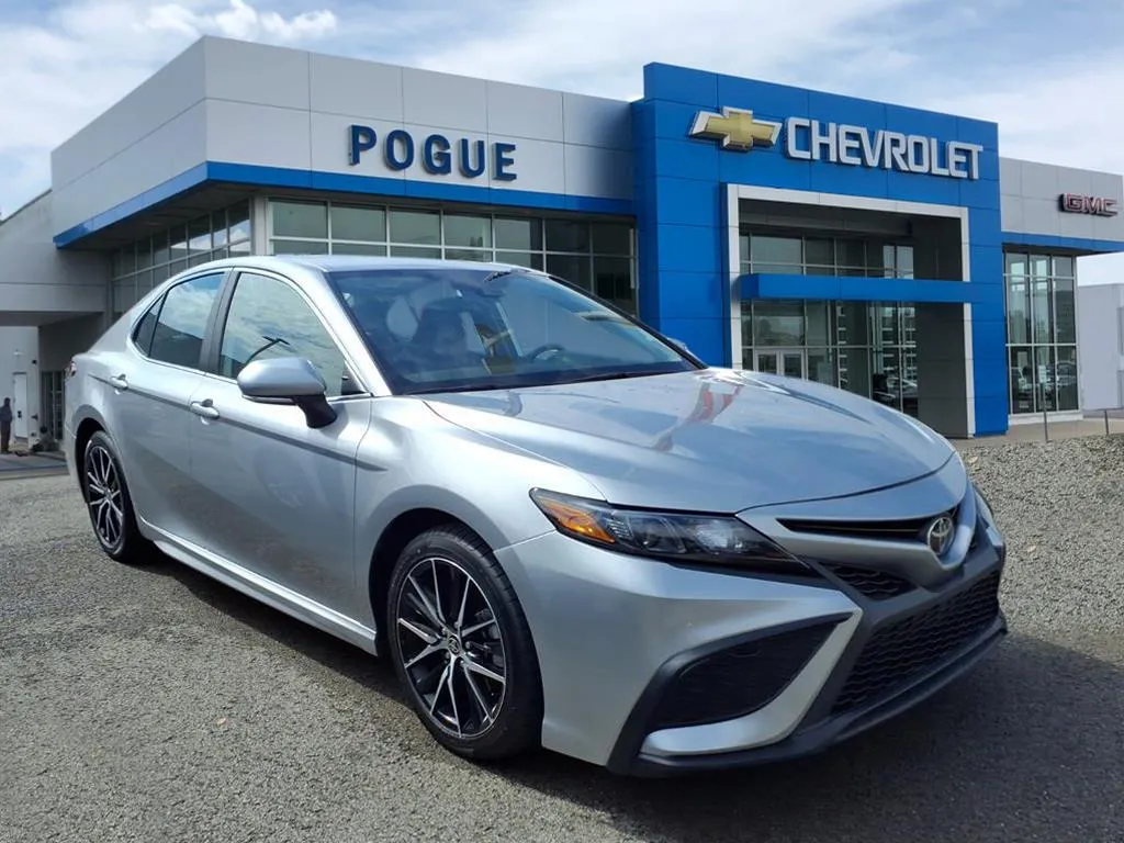 Silver 2023 Toyota Camry SE for sale in Powderly, KY