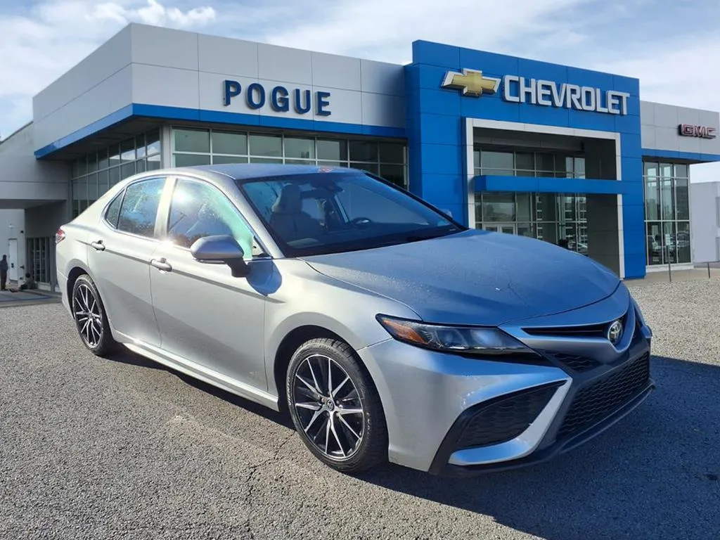 Silver 2022 Toyota Camry SE for sale in Powderly, KY