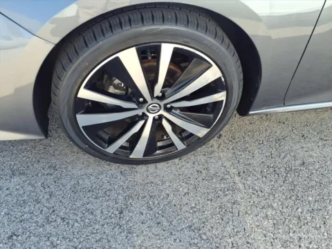 More photos of 2022 Nissan Altima 2.5 SR at Pogue Chevrolet, INC., KY