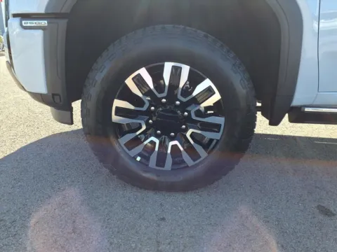 More photos of 2026 GMC Sierra 2500 HD Denali Ultimate at Pogue Chevrolet, INC., KY