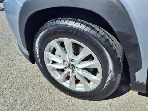 More photos of 2023 Toyota Corolla Cross LE at Pogue Chevrolet, INC., KY