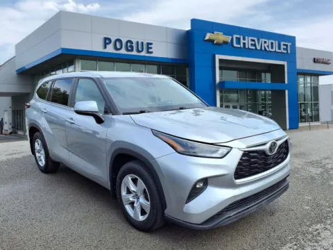 Silver 2024 Toyota Highlander LE for sale in Powderly, KY