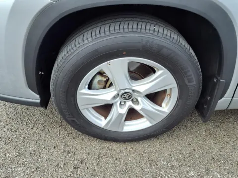 More photos of 2024 Toyota Highlander LE at Pogue Chevrolet, INC., KY