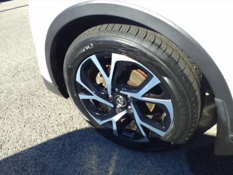 More photos of 2018 Toyota C-HR XLE at Pogue Chevrolet, INC., KY