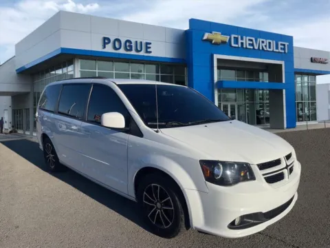 White 2017 Dodge Grand Caravan GT for sale in Powderly, KY