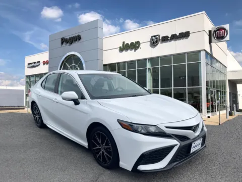 White 2024 Toyota Camry SE Nightshade for sale in Powderly, KY