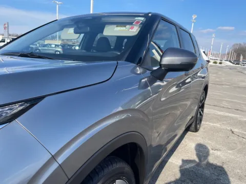 More photos of 2024 Mitsubishi Outlander SE Black Edition w/Pano Roof at Pogue Chrysler Dodge Jeep RAM FIAT, KY
