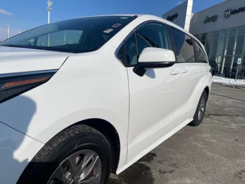 More photos of 2024 Toyota Sienna LE at Pogue Chrysler Dodge Jeep RAM FIAT, KY