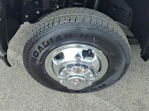 More photos of 2026 RAM 3500 TRADESMAN CREW CAB CHASSIS 4X4 60' CA at Pogue Chrysler Dodge Jeep RAM FIAT, KY