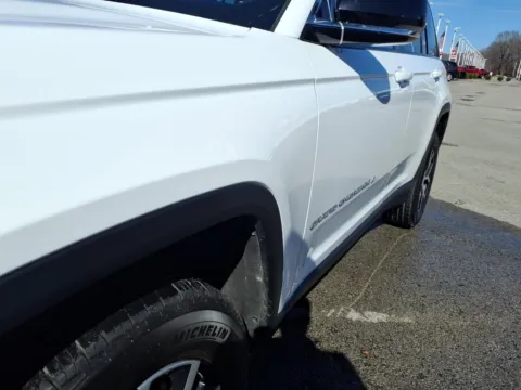 More photos of 2024 Jeep Grand Cherokee Limited at Pogue Chrysler Dodge Jeep RAM FIAT, KY