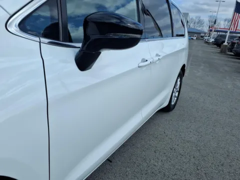 More photos of 2026 Chrysler Pacifica PACIFICA SELECT at Pogue Chrysler Dodge Jeep RAM FIAT, KY