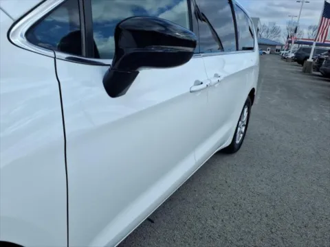 More photos of 2026 Chrysler Pacifica PACIFICA SELECT at Pogue Chrysler Dodge Jeep RAM FIAT, KY