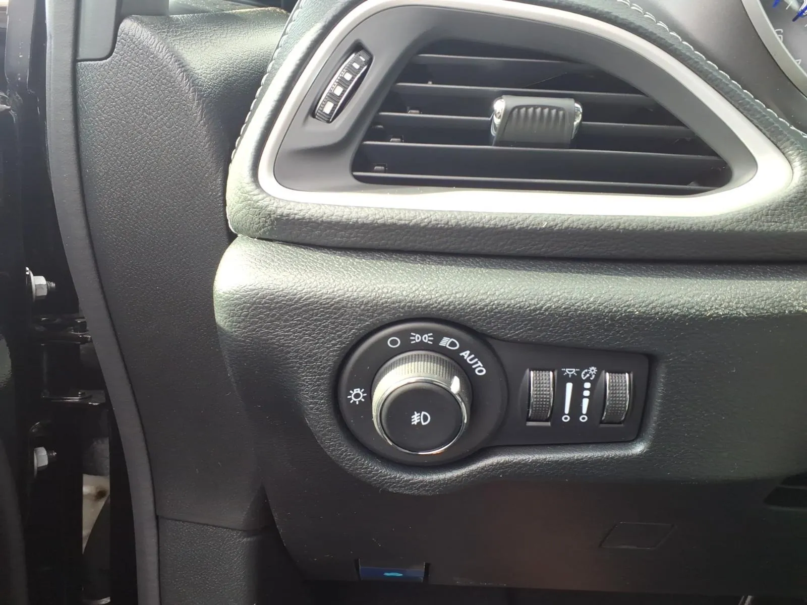 2026 Chrysler Pacifica Select - Photo 14