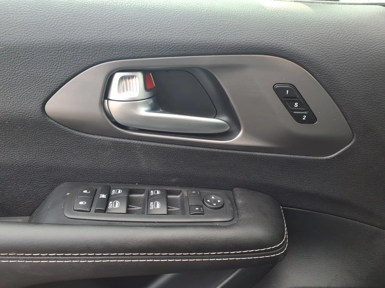 2026 Chrysler Pacifica Select - Photo 15