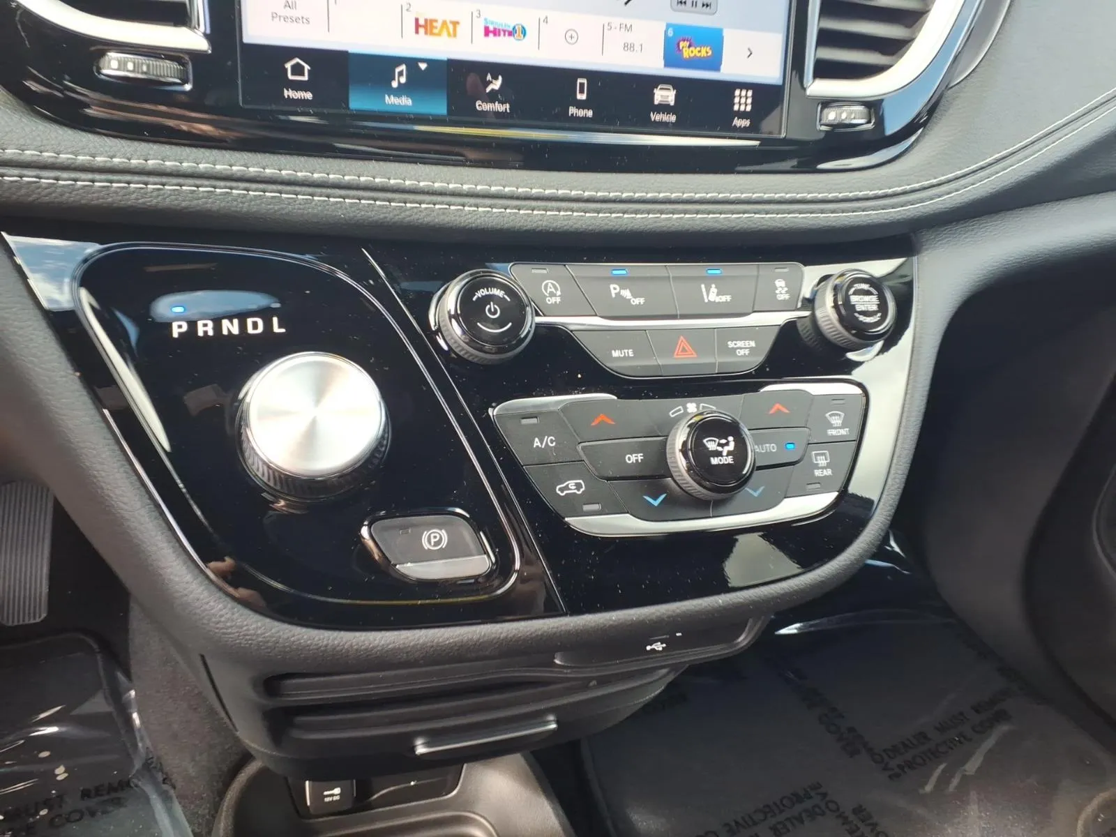 2026 Chrysler Pacifica Select - Photo 12