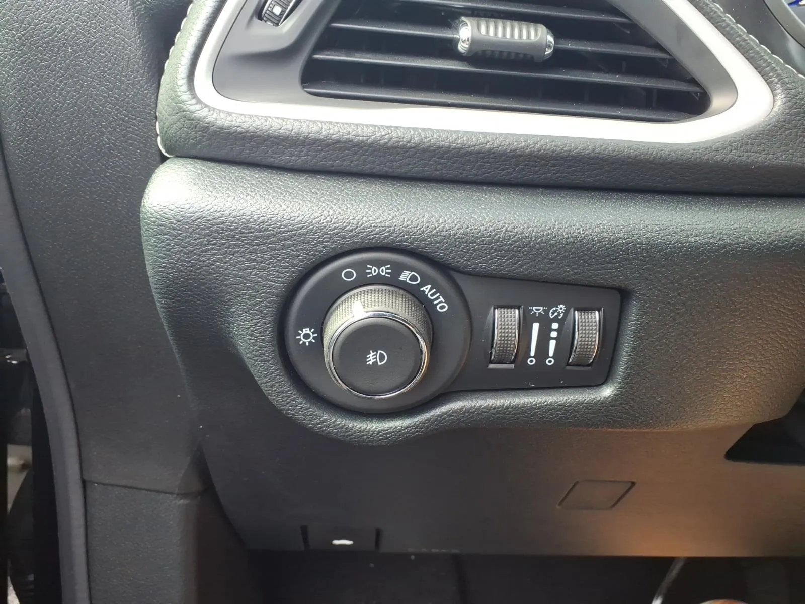 2026 Chrysler Pacifica Select - Photo 14