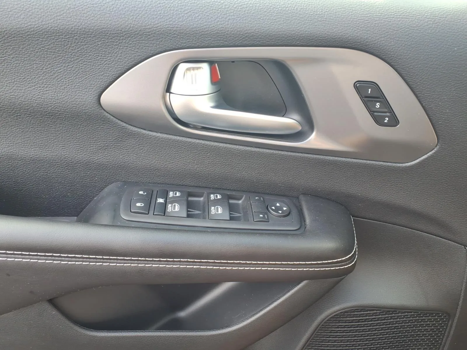 2026 Chrysler Pacifica Select - Photo 15