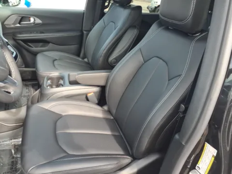 More photos of 2026 Chrysler Pacifica PACIFICA SELECT at Pogue Chrysler Dodge Jeep RAM FIAT, KY