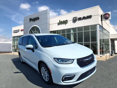 White 2023 Chrysler Pacifica Touring L for sale in Powderly, KY