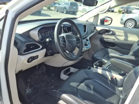 More photos of 2023 Chrysler Pacifica Touring L at Pogue Chrysler Dodge Jeep RAM FIAT, KY