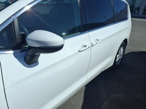 More photos of 2023 Chrysler Pacifica Touring L at Pogue Chrysler Dodge Jeep RAM FIAT, KY