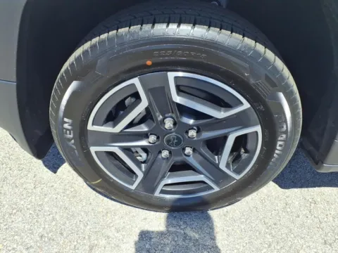More photos of 2026 Jeep Cherokee CHEROKEE LIMITED 4X4 at Pogue Chrysler Dodge Jeep RAM FIAT, KY