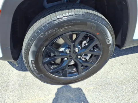 More photos of 2026 Jeep Grand Cherokee L GRAND CHEROKEE L LAREDO ALTITUDE 4X4 at Pogue Chrysler Dodge Jeep RAM FIAT, KY