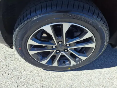 More photos of 2023 Jeep Grand Cherokee Overland 4xe at Pogue Chrysler Dodge Jeep RAM FIAT, KY